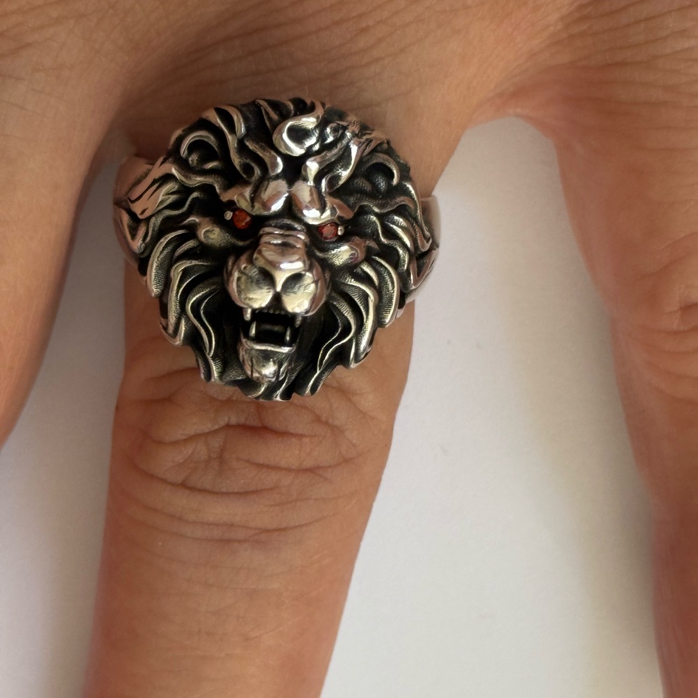925 Silver lion ring with red cz stones eyes size 12